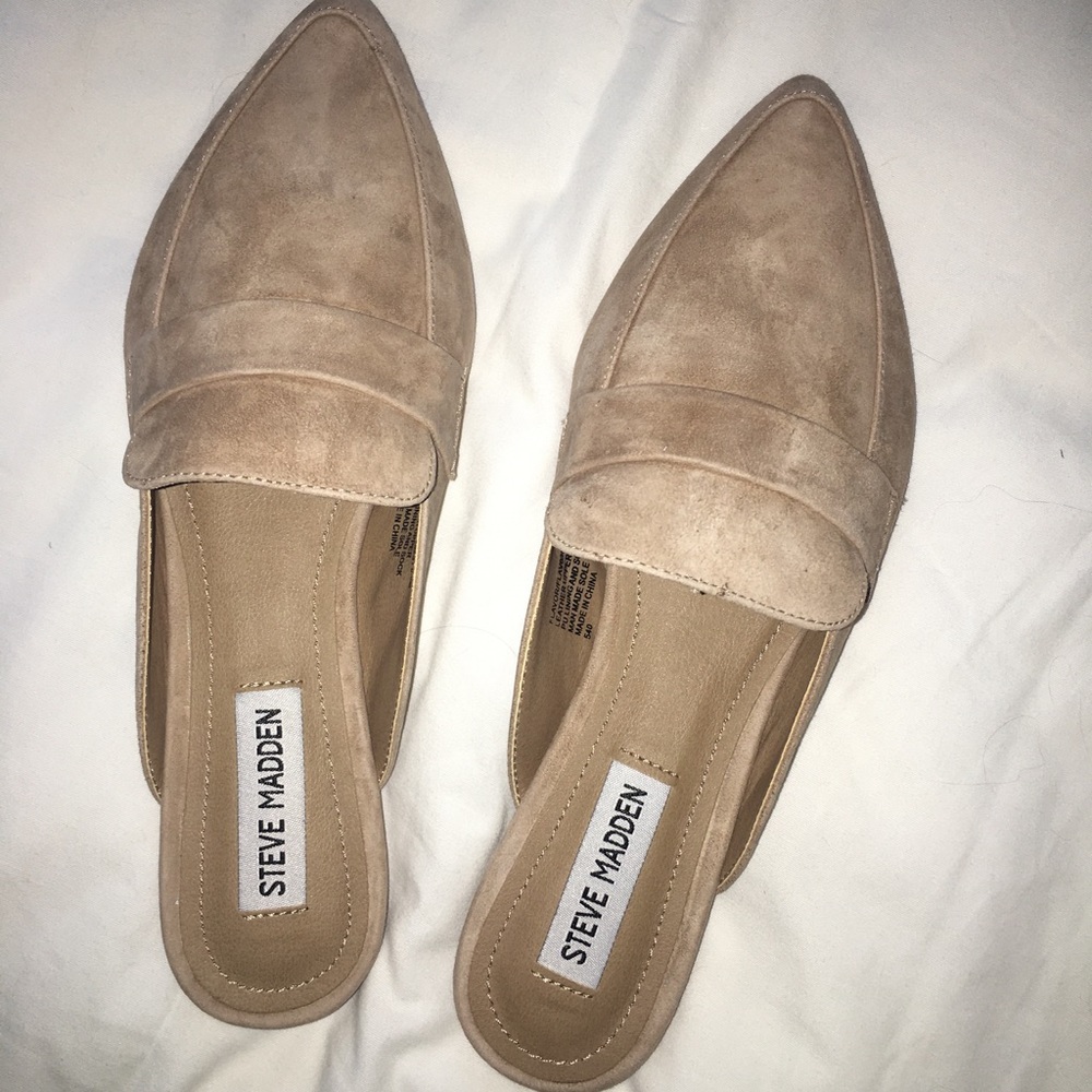 Nude pointed toe slides